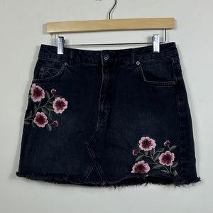 Top Shop Skirt Black Denim Mini Pink Flowers Sz 8